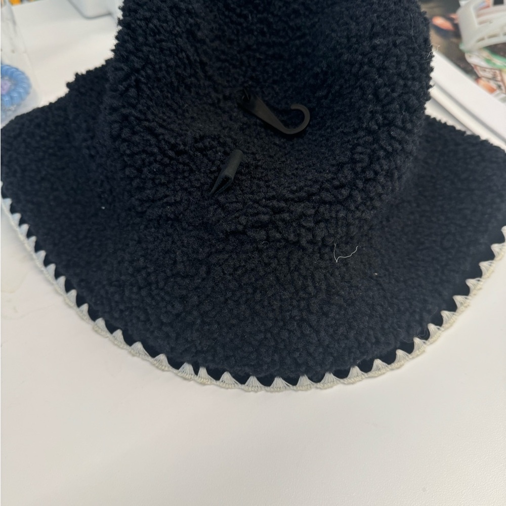UGG Black Sherpa Bucket Hat with Cream Trim - Picture 2 of 4